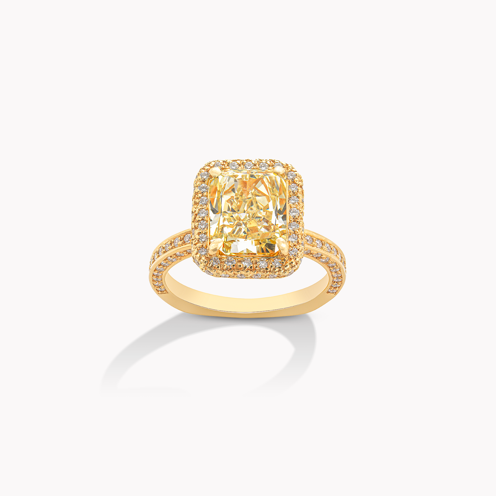 18kt Yellow Gold Diamond Ring