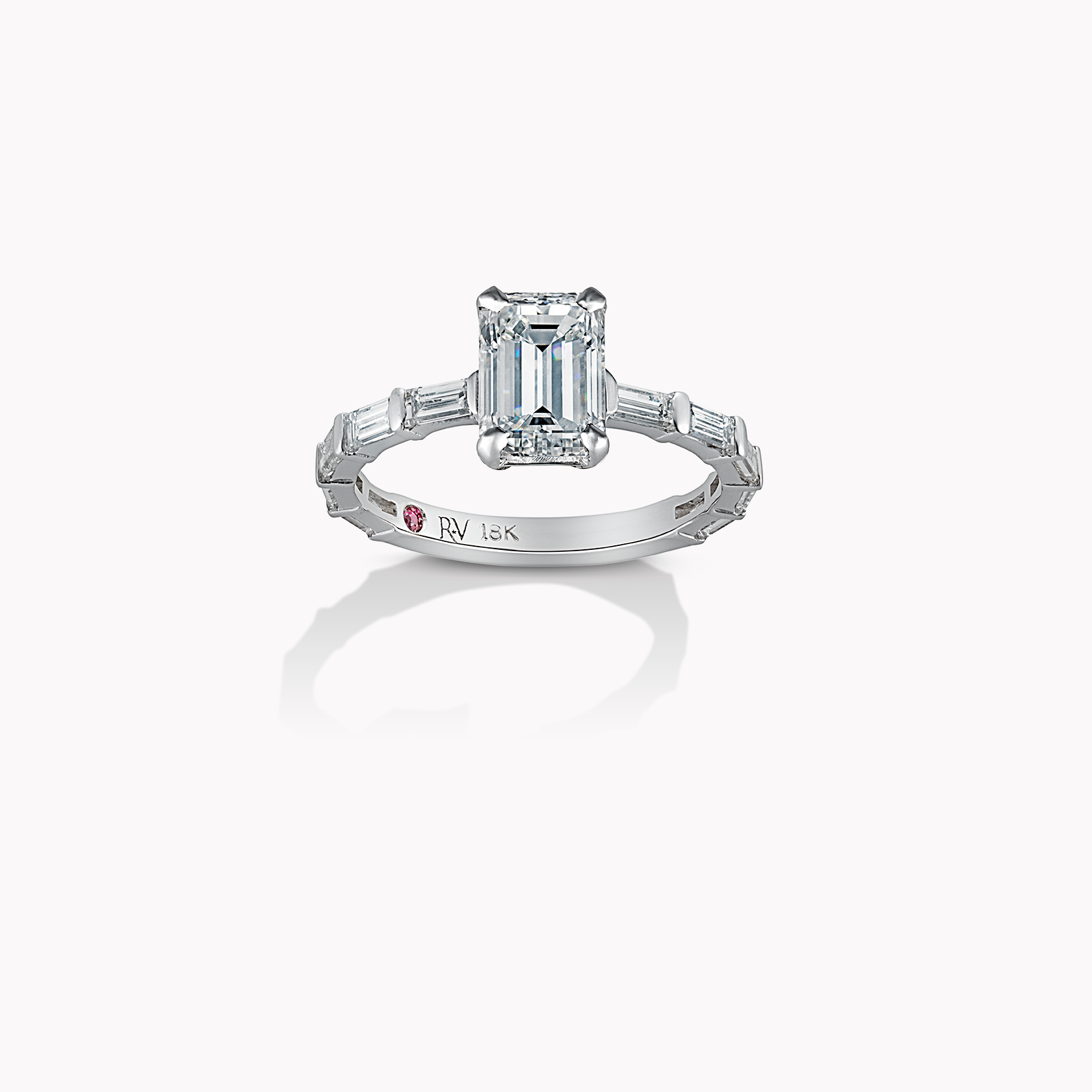 18kt White Gold Diamond Ring