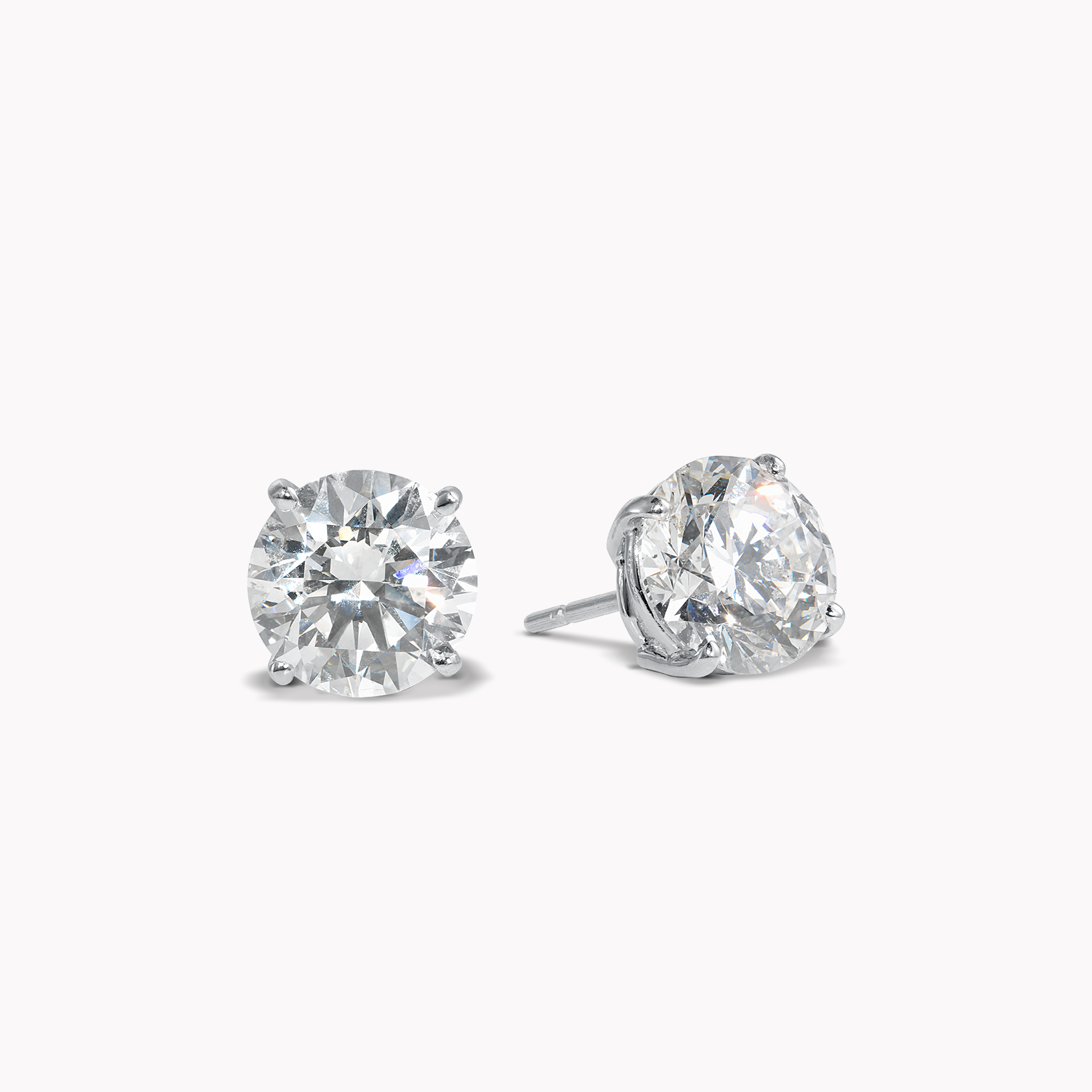 18kt White Gold Diamond Studs