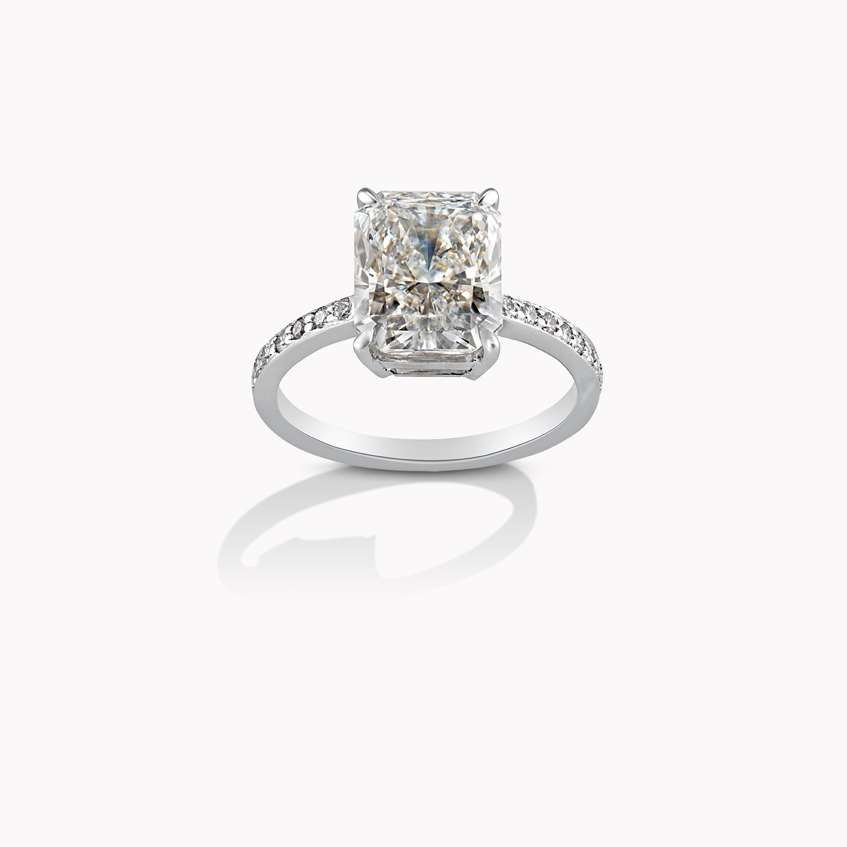 18kt White Gold Diamond Ring