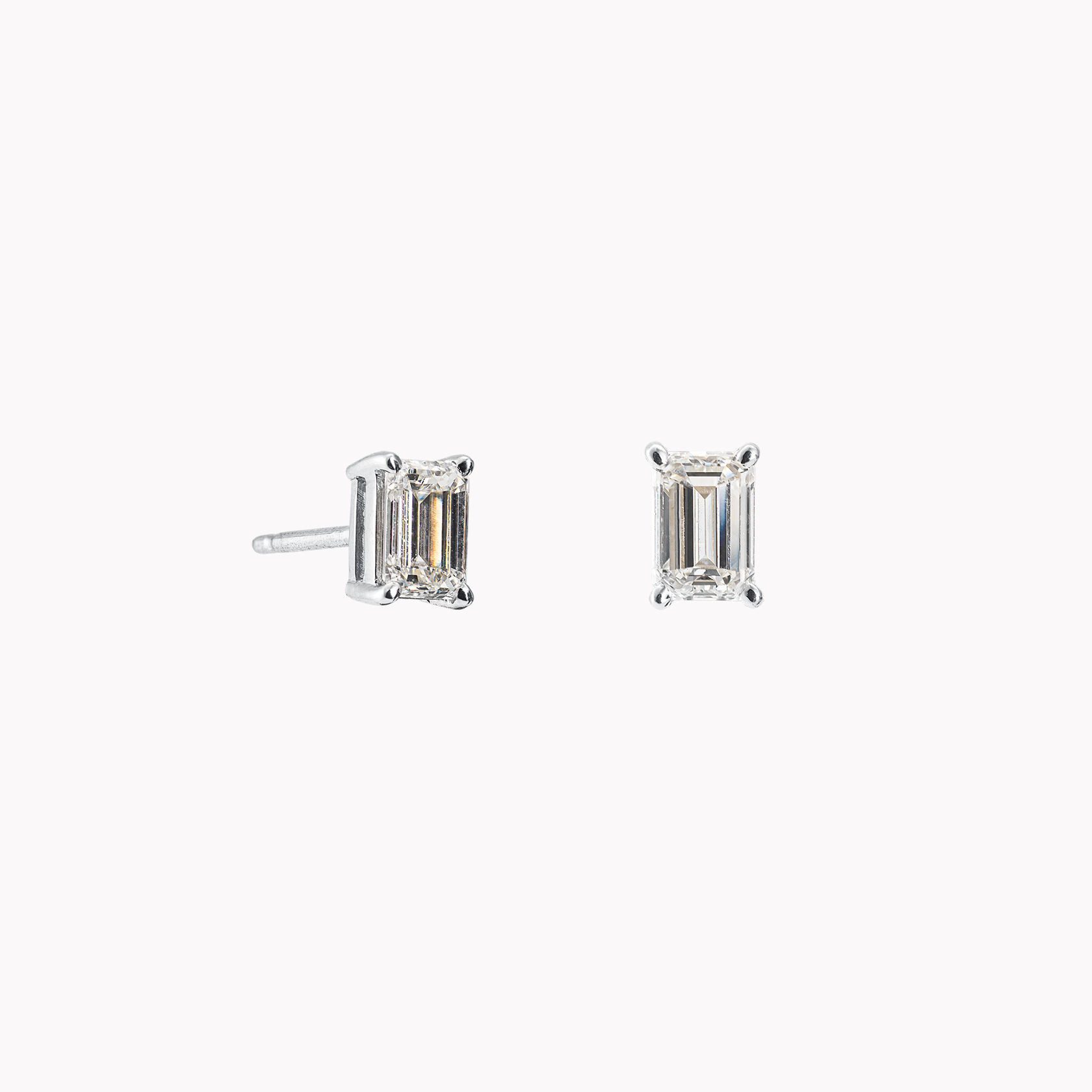18kt White Gold Diamond Studs